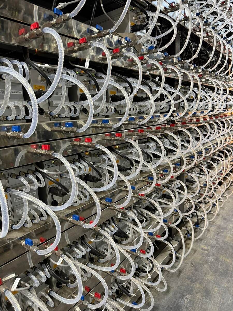 Hydraulic manifolds
