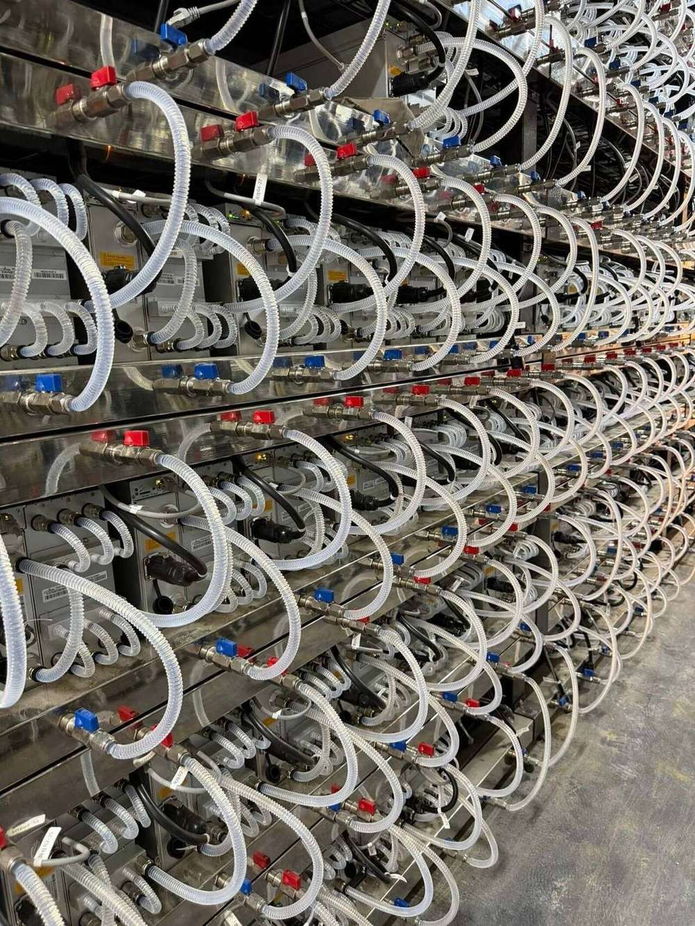 Manifolds and valves of the cooling loop